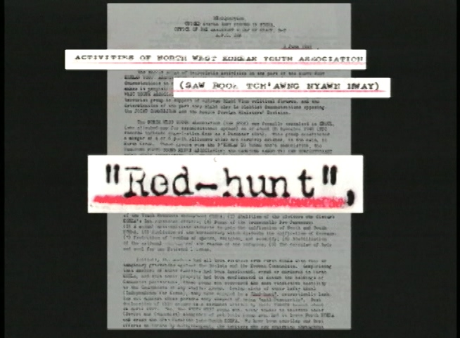 레드헌트 스틸컷 2. 영어 문서. “Red-hunt”라는 글자에 빨간 밑줄이 쳐 있고, 문서의 다른 글씨보다 큰 글씨로 확대되어 있다. 그보다 작게 확대되어 있는 흐릿한 두 개의 문장이 있다.