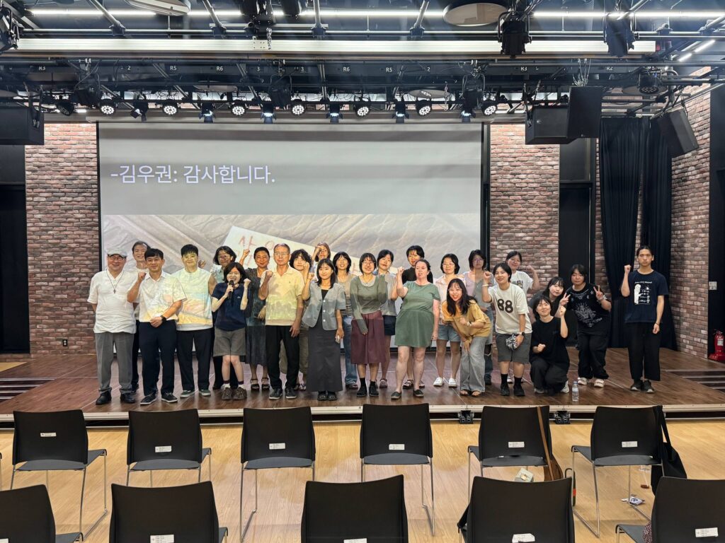 사진4. 행사를 마치고 찍은 단체 사진.